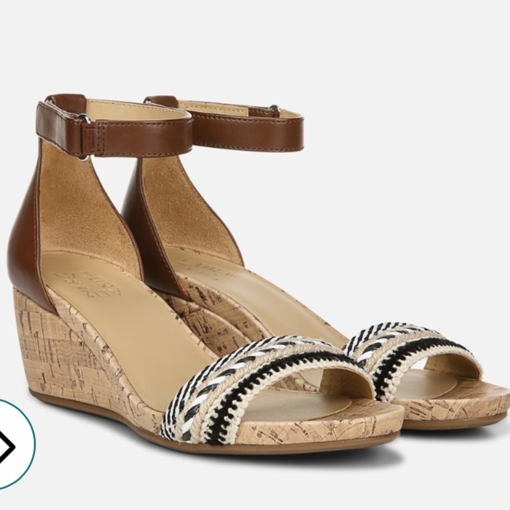 Like new naturalizer arena wedge sandal. Women’s size 8.